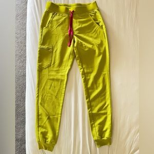 Figs Zamora jogger scrub pant size small tall in Limeade